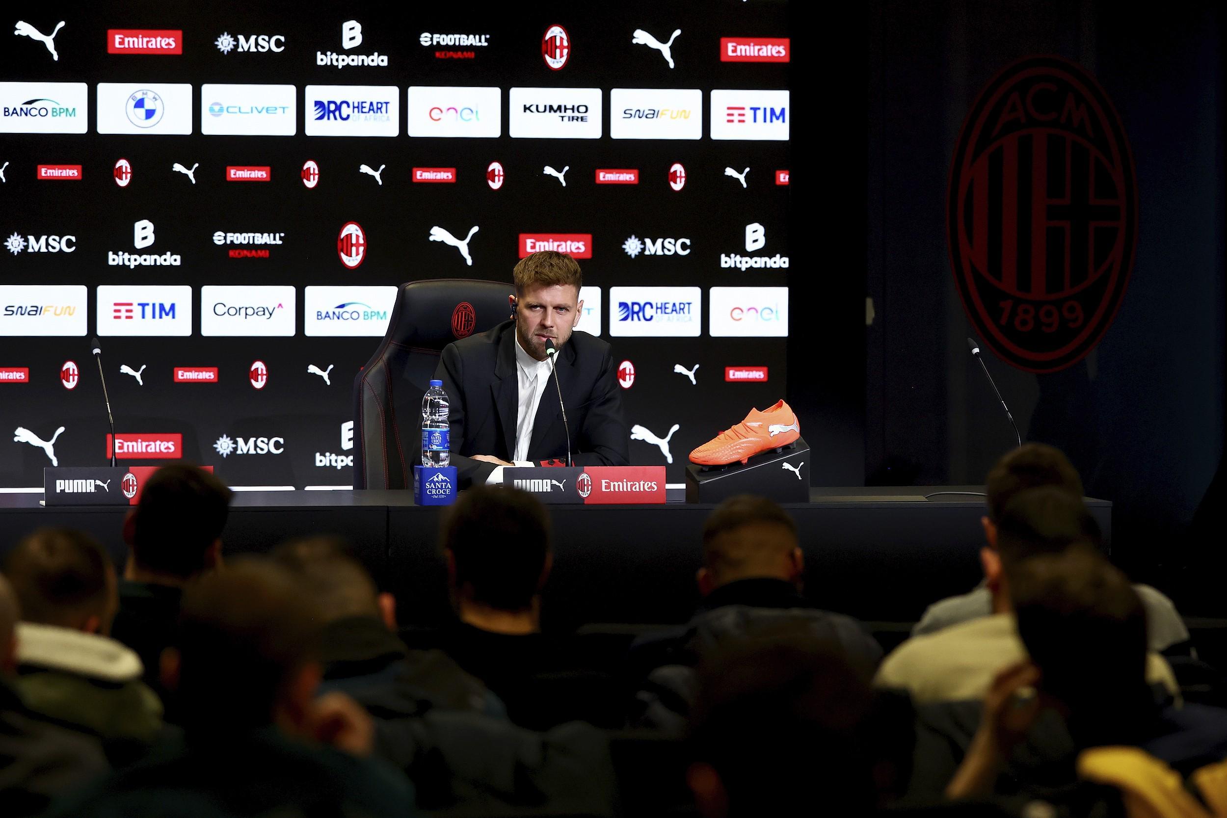 菲尔克鲁格：魔笛能力惊人，和他一起踢球让我感触很深